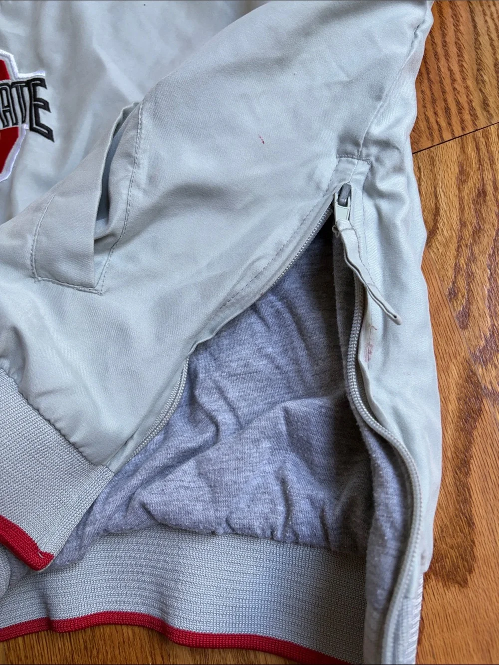Ohio State Gray Pullover Windbreaker Sweater with Red Trim. Size: Large